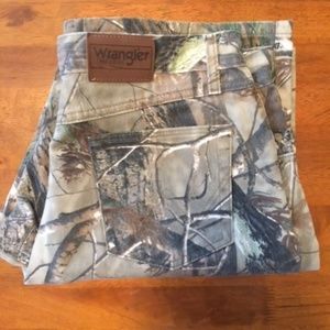 Ladies Wrangler Pro Gear Real Tree Camo Jeans 14